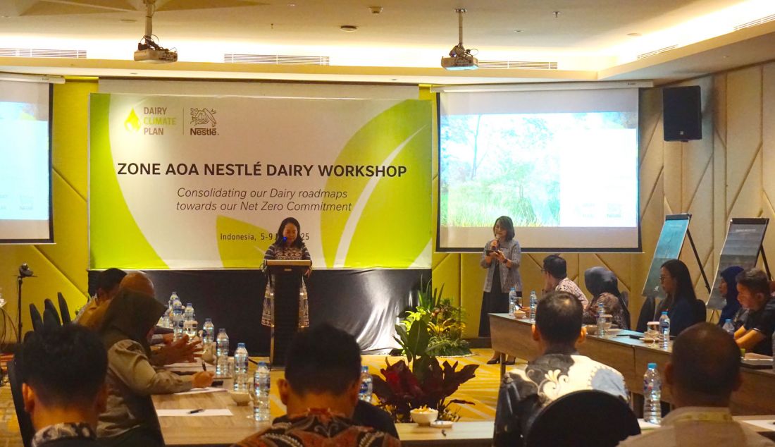 Direktur Industri Minuman, Hasil Tembakau, dan Bahan Penyegar Kementerian Perindustrian Republik Indonesia Merrijantij Punguan Pintaria menyampaikan dukungannya terhadap konsistensi dan komitmen PT Nestle Indonesia, “Saat ini industri pengolahan susu di Indonesia membutuhkan bahan baku sebesar 4,4 juta ton di mana 80% kebutuhan tersebut masih dipenuhi dari impor. Untuk dapat meningkatkan kontribusi peternak sapi perah di dalam negeri serta menurunkan impor, maka penguatan rantai pasok susu segar menjadi kunci utama. Pemerintah menyadari bahwa sinergi antara peternak rakyat, koperasi, dan industri pengolahan susu harus diperkuat. Selain itu, perusahaan juga telah berperan secara aktif berupaya untuk mengembangkan dan memperkuat kemitraannya dengan koperasi dan peternak sapi perah terutama untuk peningkatan produktivitas dan kualitas bahan baku susu segar untuk industri. Kami berharap PT Nestle Indonesia tetap berkomitmen untuk terus berkolaborasi dan melakukan inovasi dalam mengembangkan program kemitraannya untuk meningkatkan produktivitas peternak sapi perah rakyat dalam memproduksi bahan baku bagi industri. - JPNN.com