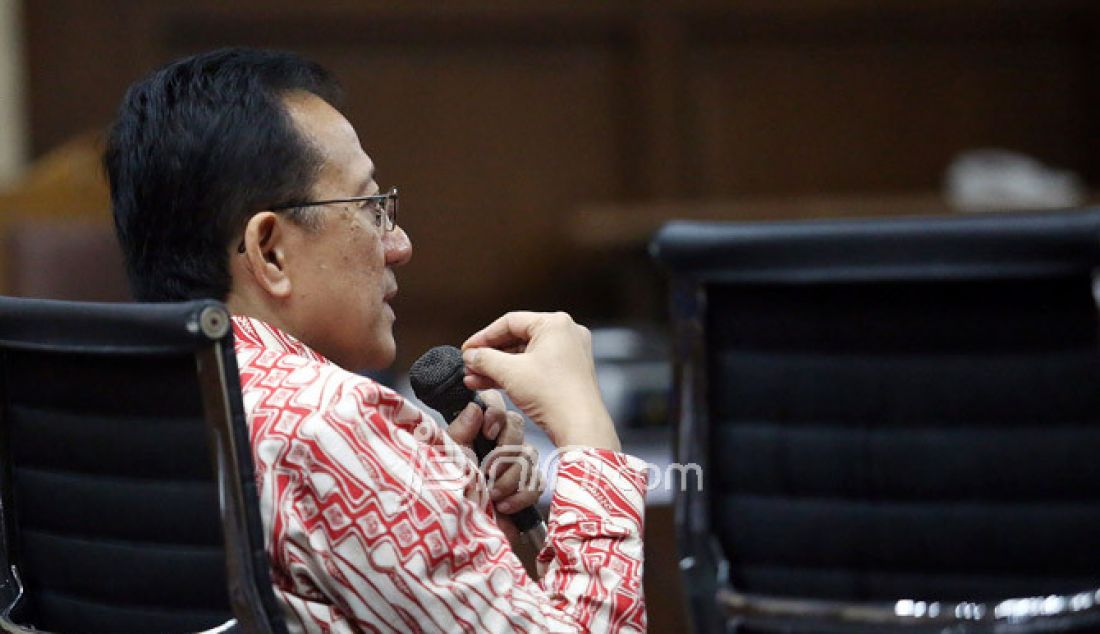 Terdakwa kasus suap impor gula Irman Gusman menjalani sidang lanjutan di pengadilan Tipikor, Jakarta, Rabu (25/1). Sidang tersebut beragendakan pemeriksaan terdakwa. - JPNN.com