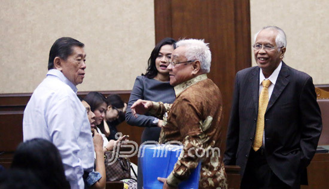 Terpidana yang juga advokat senior Otto Cornelis Kaligis mengikuti sidang upaya hukum luar biasa berupa Peninjauan Kembali (PK) ke Mahkamah Agung di Pengadilan Tipikor, Senin (13/3). Otto Cornelis Kaligis mengajukan PK terhadap putusan kasasi yang memperberat hukumannya menjadi 10 tahun. - JPNN.com