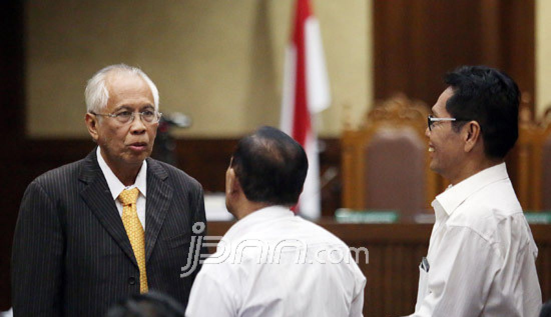 Terpidana yang juga advokat senior Otto Cornelis Kaligis mengikuti sidang upaya hukum luar biasa berupa Peninjauan Kembali (PK) ke Mahkamah Agung di Pengadilan Tipikor, Senin (13/3). Otto Cornelis Kaligis mengajukan PK terhadap putusan kasasi yang memperberat hukumannya menjadi 10 tahun. - JPNN.com