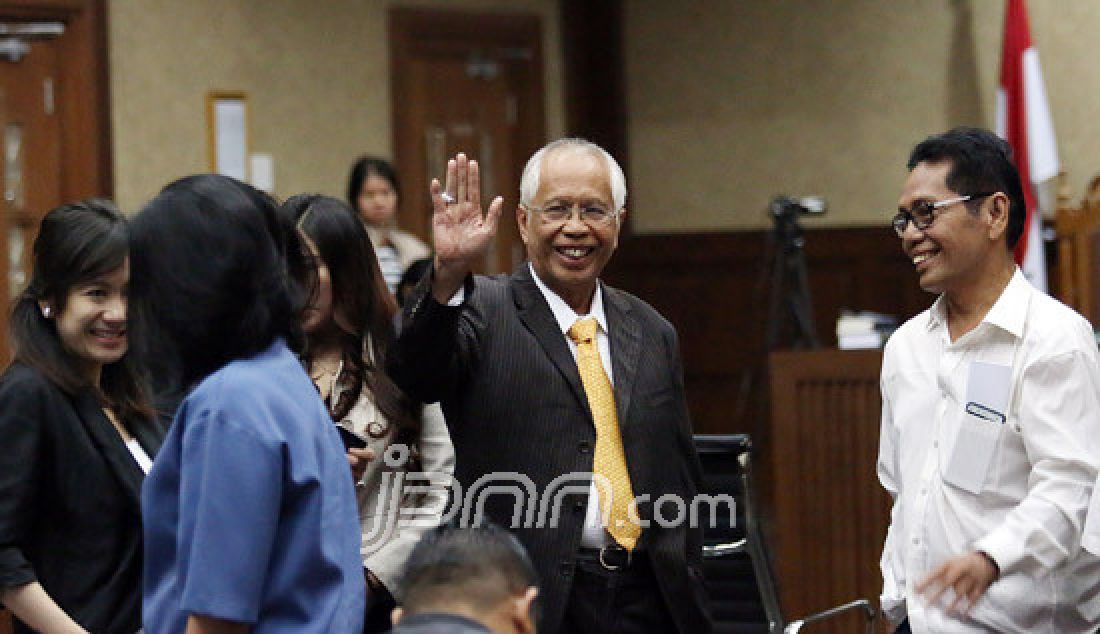 Terpidana yang juga advokat senior Otto Cornelis Kaligis mengikuti sidang upaya hukum luar biasa berupa Peninjauan Kembali (PK) ke Mahkamah Agung di Pengadilan Tipikor, Senin (13/3). Otto Cornelis Kaligis mengajukan PK terhadap putusan kasasi yang memperberat hukumannya menjadi 10 tahun. - JPNN.com