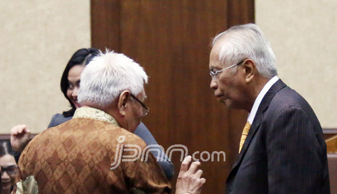 Terpidana yang juga advokat senior Otto Cornelis Kaligis mengikuti sidang upaya hukum luar biasa berupa Peninjauan Kembali (PK) ke Mahkamah Agung di Pengadilan Tipikor, Senin (13/3). Otto Cornelis Kaligis mengajukan PK terhadap putusan kasasi yang memperberat hukumannya menjadi 10 tahun. - JPNN.com