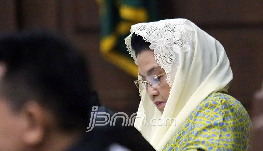 Terdakwa kasus dugaan korupsi Alat Kesehatan (alkes) untuk kebutuhan pusat penanggulangan krisis APBN tahun anggaran 2007, Siti Fadilah Supari menjalani sidang lanjutan dengan agenda pemeriksaan saksi di Pengadilan Tipikor, Jakarta, Rabu (15/3). - JPNN.com