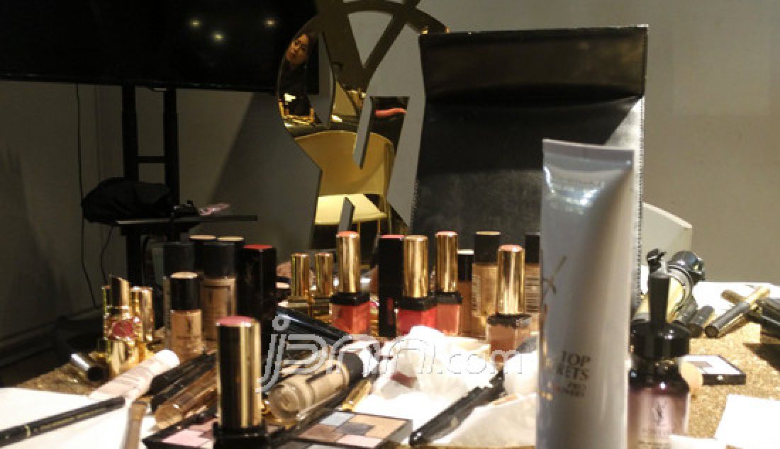 Make up class Yves Saint Laurent (YSL) with make up artist professional Ando Maxi. - JPNN.com