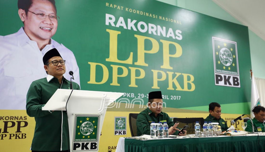 Ketum PKB Muhaimin Iskandar saat menyampaikan pidato politik pada Pembukaan Rapat Koordinasi Nasional (Rakornas) LPP DPP PKB di Kantor DPP PKB, Jakarta, Sabtu (29/4). Muhaimin mengatakan PKB menargetkan pada tahun 2019 harus memenangkan Pemilu atau minimal kedua partai terbesar. - JPNN.com