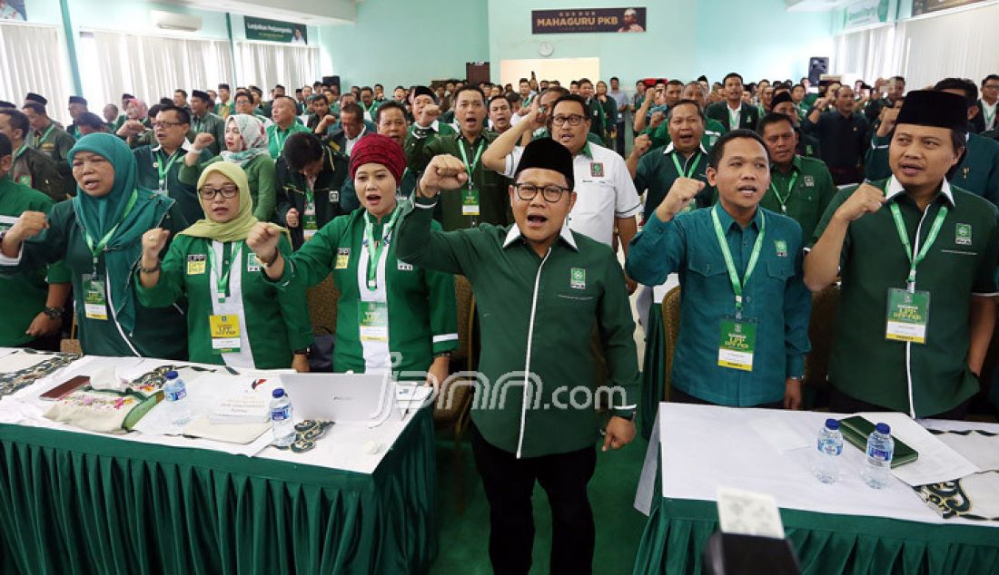 Ketum PKB Muhaimin Iskandar saat menyampaikan pidato politik pada Pembukaan Rapat Koordinasi Nasional (Rakornas) LPP DPP PKB di Kantor DPP PKB, Jakarta, Sabtu (29/4). Muhaimin mengatakan PKB menargetkan pada tahun 2019 harus memenangkan Pemilu atau minimal kedua partai terbesar. - JPNN.com