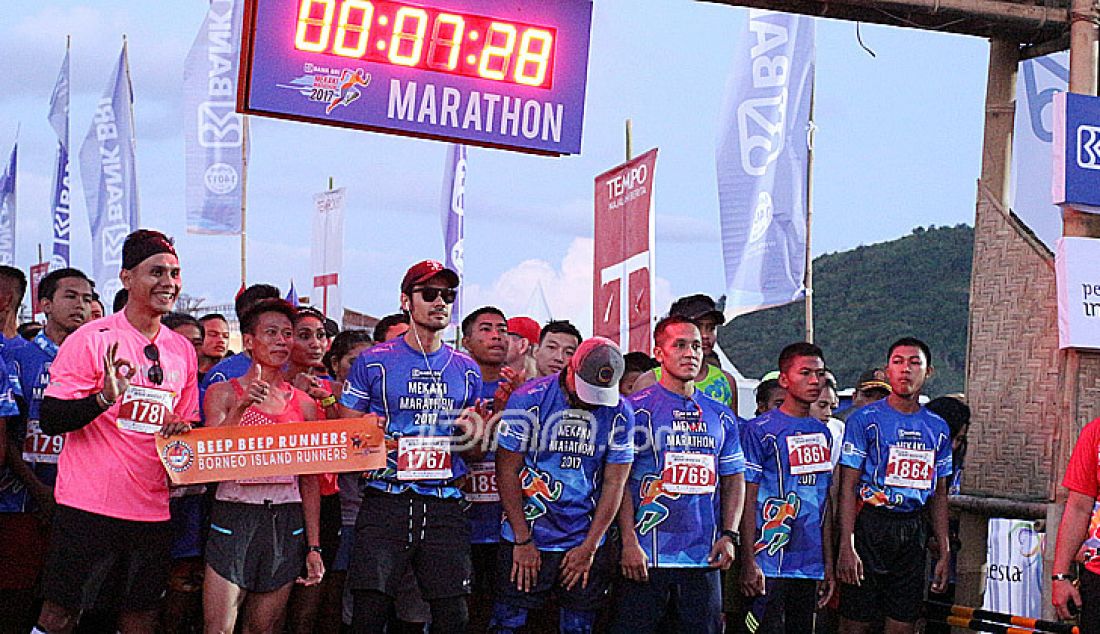 BRI Mekaki Marathon 2017 diselenggarakan diTeluk Mekaki, Lombok Barat, Nusa Tenggara Barat, Minggu (30/4). Sejumlah artis papan atas dan tokoh nasional turut meramaikan event BRI Mekaki Marathon tersebut diantaranya, Bupati Lombok Barat, Fauzan Khalib, Pengamat Ekonomi, Faisal Basri, Pengamat Politik Yunarto Wijaya, Chicco Jerikho, Wulan Guritno, Julie Estelle, Fajar 