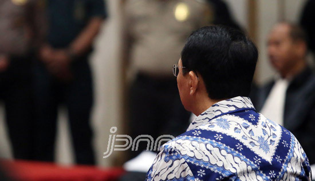  Terdakwa kasus dugaan penistaan agama Basuki Tjahaja Purnama (Ahok) menjalani sidang putusan di Auditorium Gedung Kementerian Pertanian (Kementan) Ragunan, Selasa (9/5). - JPNN.com