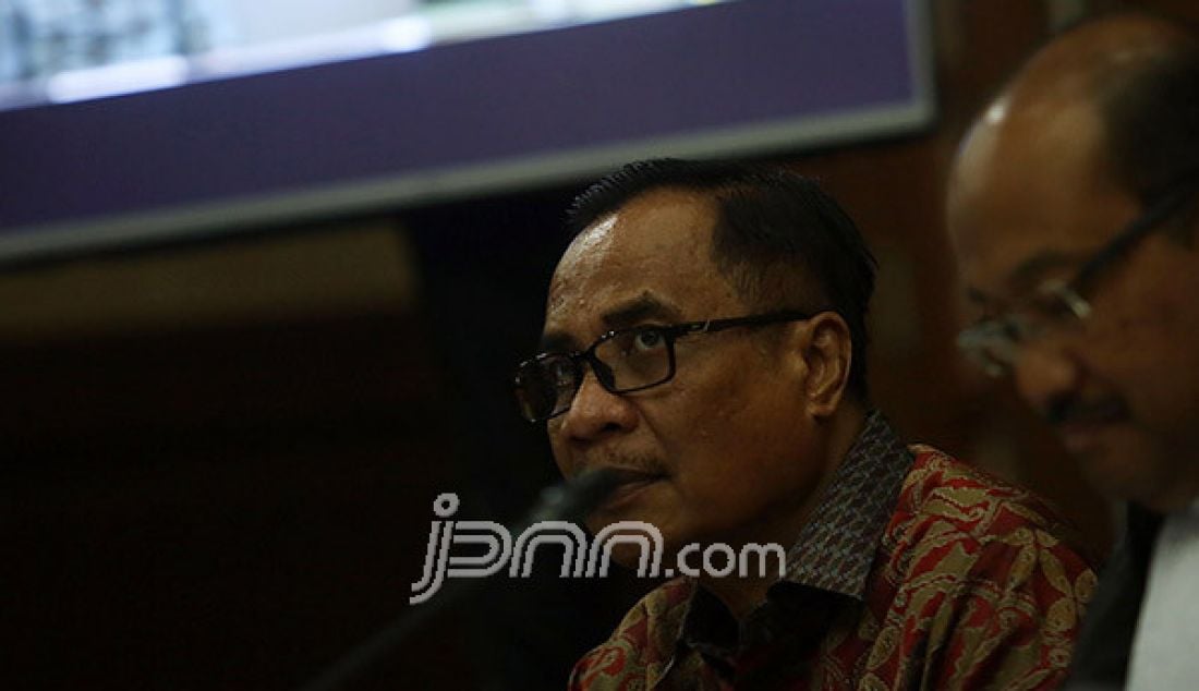 Irman menjalani sidang lanjutan di Pengadilan Tipikor, Jakarta, Kamis (18/5). Sidang beragendakan pemeriksaan delapan orang saksi dan satu orang saksi dengan teleconference yang bernama Paulus Tanos. - JPNN.com