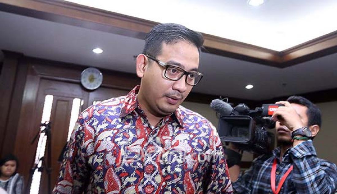 Terdakwa kasus dugaan suap AKBP Raden Brotoseno menjalani sidang tuntutan di Pengadilan Tipikor, Jakarta Pusat, Kamis (18/5). Brotoseno dituntut tujuh tahun penjara dan denda Rp 300 juta subsider enam bulan kurungan. - JPNN.com