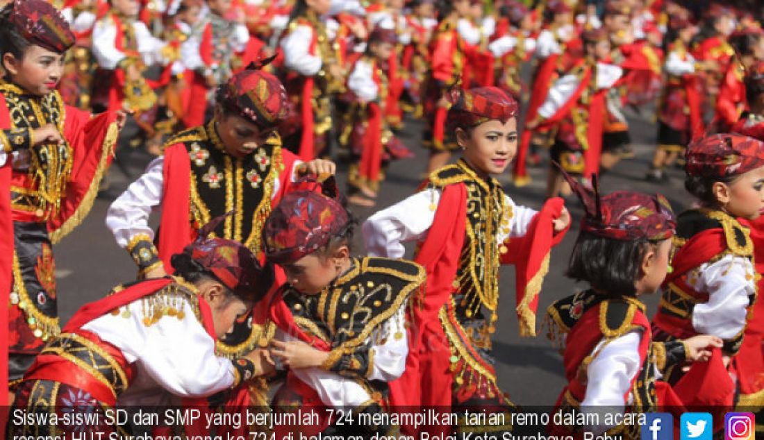 Siswa-siswi SD dan SMP yang berjumlah 724 menampilkan tarian remo dalam acara resepsi HUT Surabaya yang ke 724 di halaman depan Balai Kota Surabaya. Rabu (31/5). - JPNN.com