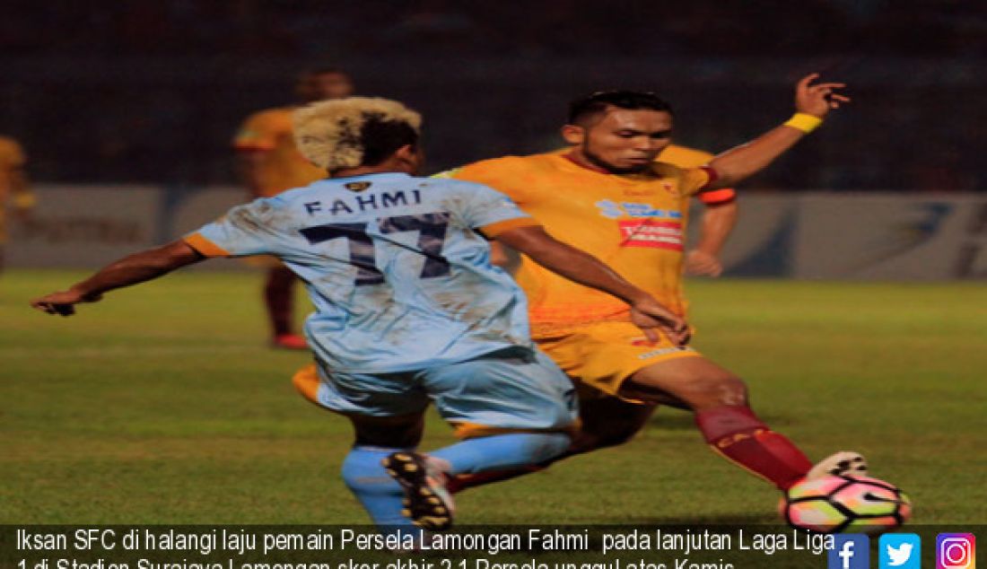 Iksan SFC di halangi laju pemain Persela Lamongan Fahmi pada lanjutan Laga Liga 1 di Stadion Surajaya Lamongan skor akhir 2-1 Persela unggul atas,Kamis SFC(1/6). - JPNN.com