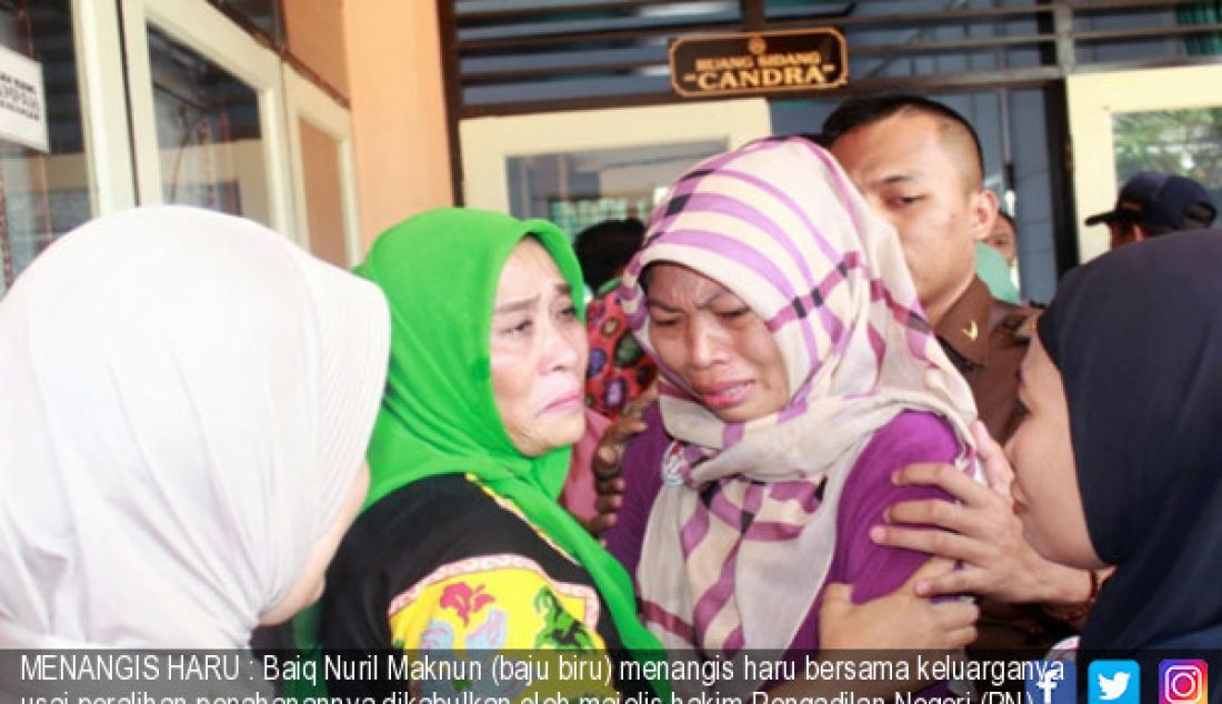 MENANGIS HARU : Baiq Nuril Maknun (baju biru) menangis haru bersama keluarganya usai peralihan penahanannya dikabulkan oleh majelis hakim Pengadilan Negeri (PN) Mataram, Rabu lalu (31/5) . - JPNN.com