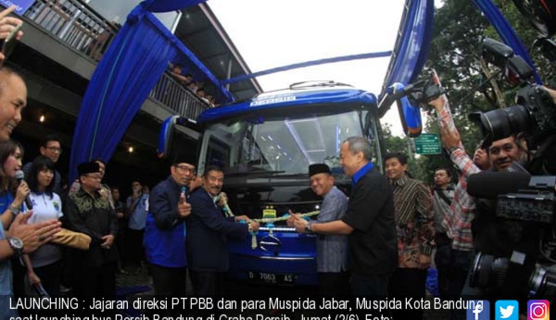 LAUNCHING : Jajaran direksi PT PBB dan para Muspida Jabar, Muspida Kota Bandung saat launching bus Persib Bandung di Graha Persib, Jumat (2/6). - JPNN.com