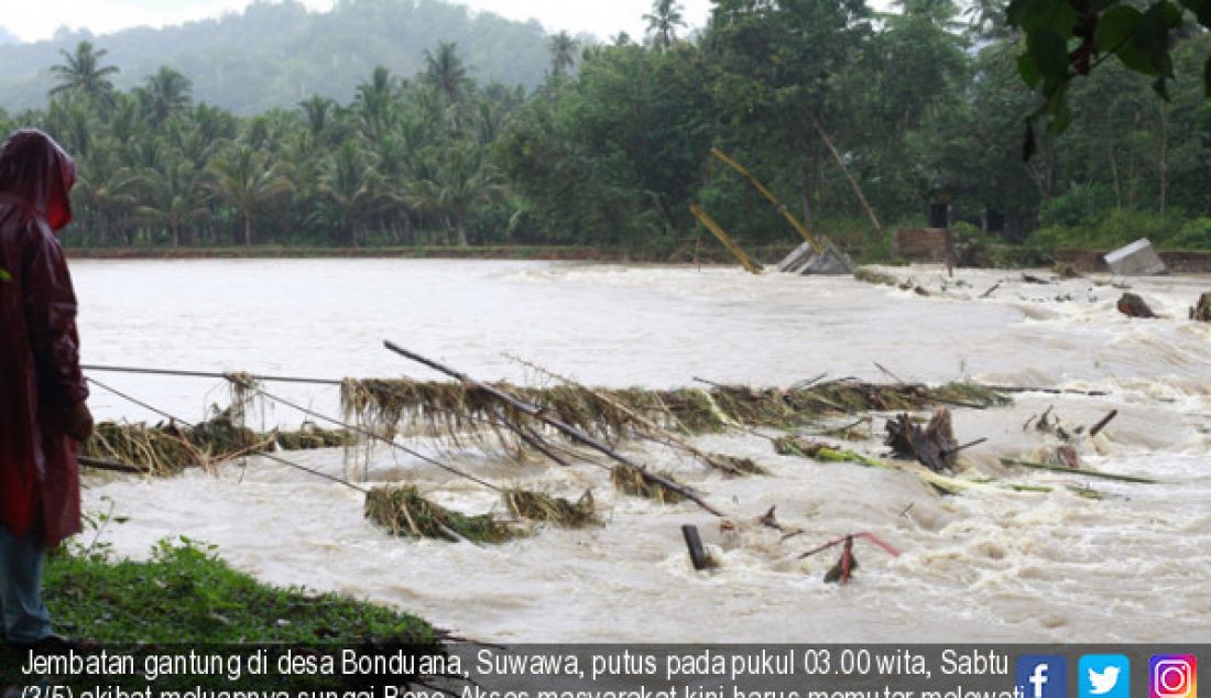 Jembatan gantung di desa Bonduana, Suwawa, putus pada pukul 03.00 wita, Sabtu (3/5) akibat meluapnya sungai Bone. Akses masyarakat kini harus memutar melewati jembatan Desa Alale yang jaraknya kurang lebih 8 KM - JPNN.com