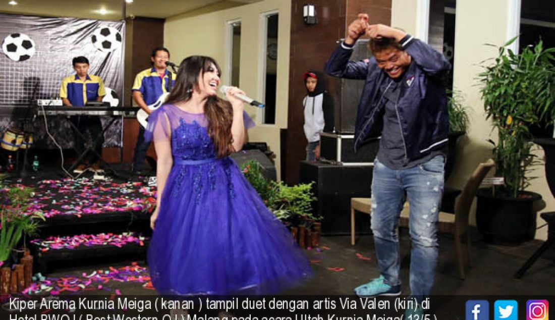 Kiper Arema Kurnia Meiga ( kanan ) tampil duet dengan artis Via Valen (kiri) di Hotel BWOJ ( Best Western OJ ) Malang pada acara Ultah Kurnia Meiga( 13/5 ) - JPNN.com