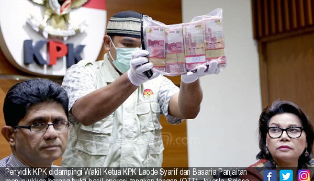 Penyidik KPK didampingi Wakil Ketua KPK Laode Syarif dan Basaria Panjaitan menunjukkan barang bukti hasil operasi tangkap tangan (OTT), Jakarta, Selasa (6/6). Uang senilai Rp 150 juta berikut enam tersangka diamankan. - JPNN.com