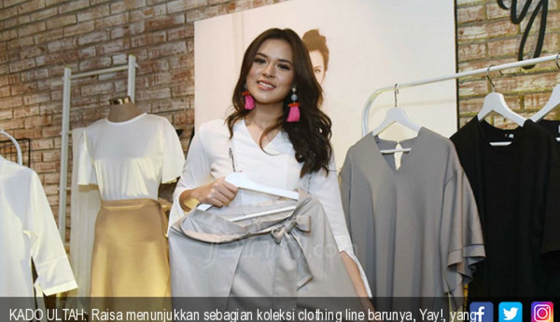 KADO ULTAH: Raisa menunjukkan sebagian koleksi clothing line barunya, Yay!, yang diperkenalkannya Senin (6/6) malam lalu. - JPNN.com