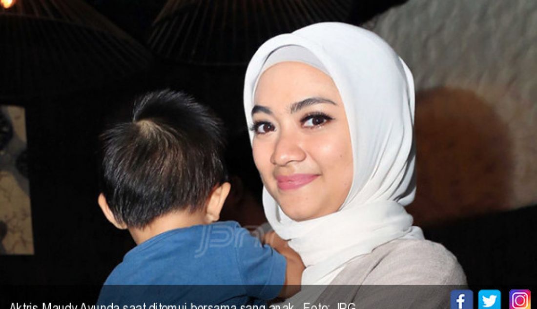 Aktris Maudy Ayunda saat ditemui bersama sang anak. - JPNN.com