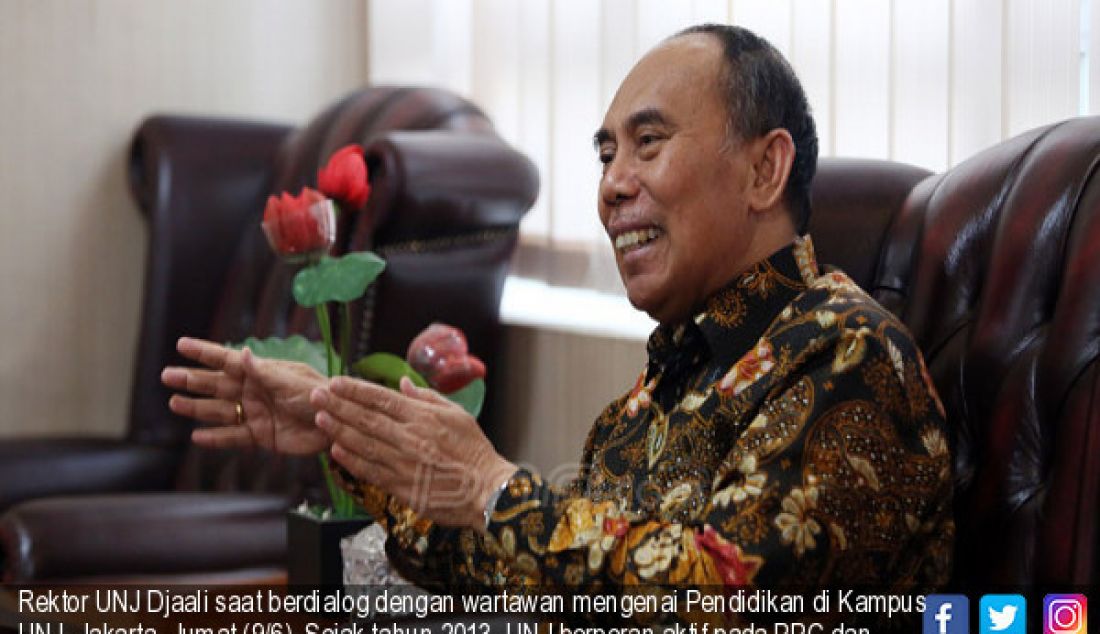 Rektor UNJ Djaali saat berdialog dengan wartawan mengenai Pendidikan di Kampus UNJ, Jakarta, Jumat (9/6). Sejak tahun 2013, UNJ berperan aktif pada PPG dan memiliki peran besar dalam rumuskan model pendidikan guru Indonesia. - JPNN.com