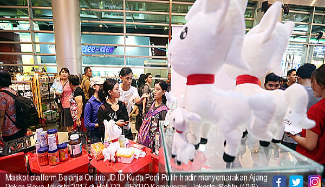 Maskot platform Belanja Online JD.ID Kuda Poni Putih hadir menyemarakan Ajang Pekan Raya Jakarta 2017 di Hall D2, JIEXPO Kemayoran, Jakarta, Sabtu (10/6). - JPNN.com