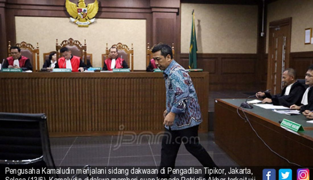 Pengusaha Kamaludin menjalani sidang dakwaan di Pengadilan Tipikor, Jakarta, Selasa (13/6). Kamaludin didakwa memberi suap kepada Patrialis Akbar terkait uji materi UU peternakan dan kesehatan hewan. - JPNN.com