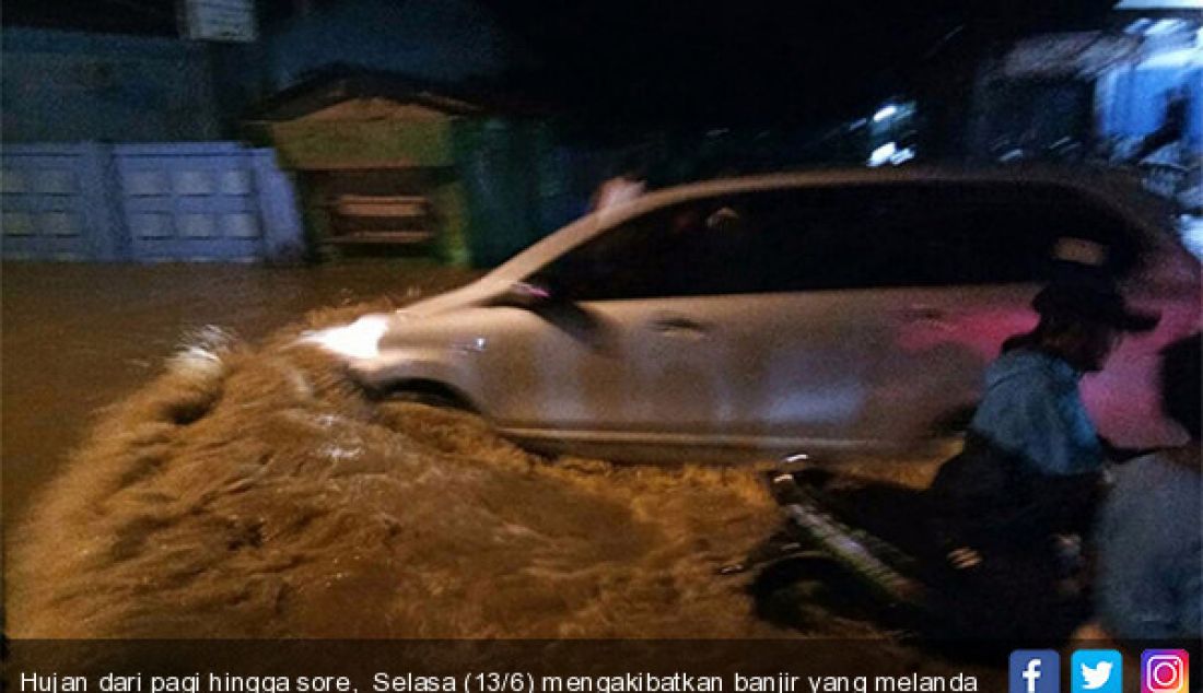 Hujan dari pagi hingga sore, Selasa (13/6) mengakibatkan banjir yang melanda Kota Sorong. - JPNN.com