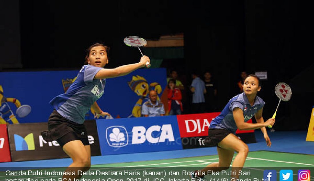 Ganda Putri Indonesia Della Destiara Haris (kanan) dan Rosyita Eka Putri Sari bertanding pada BCA Indonesia Open 2017 di JCC,Jakarta,Rabu (14/6).Ganda Putri Indonesia menang atas Australia 21-11 dan 21-13. - JPNN.com