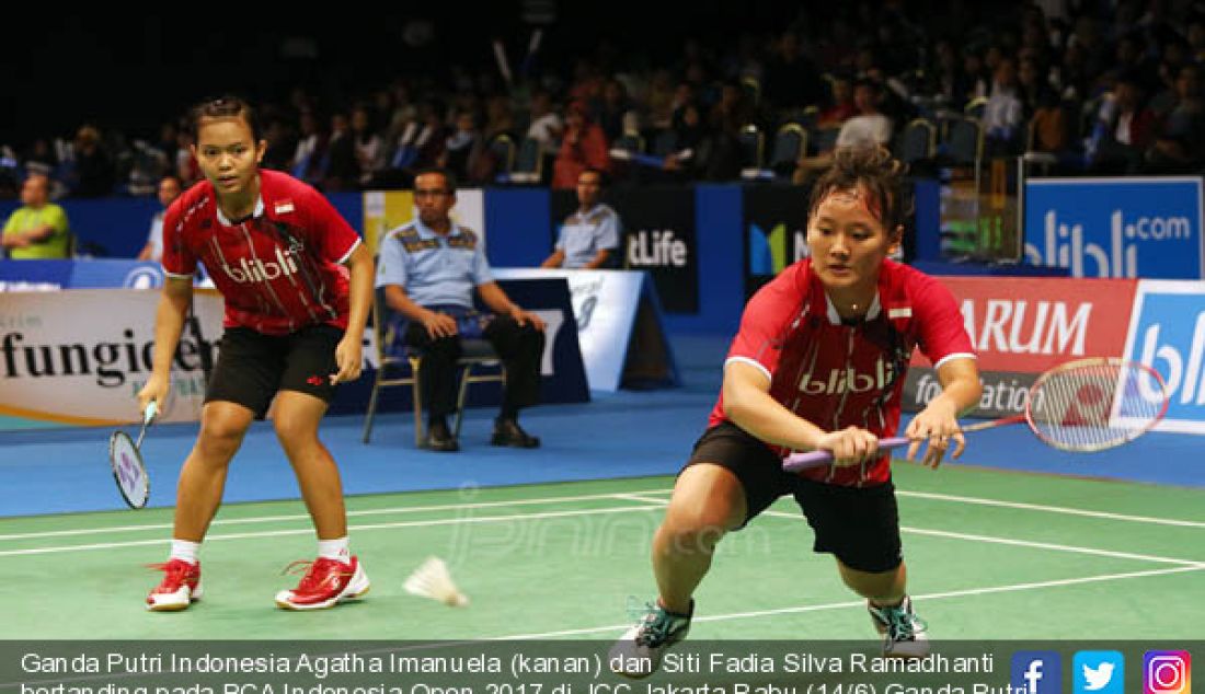 Ganda Putri Indonesia Agatha Imanuela (kanan) dan Siti Fadia Silva Ramadhanti bertanding pada BCA Indonesia Open 2017 di JCC,Jakarta,Rabu (14/6).Ganda Putri Indonesia kalah atas China 21-13,10-21 dan 19-21. - JPNN.com