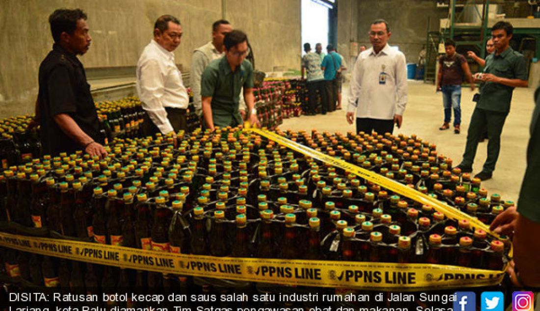 DISITA: Ratusan botol kecap dan saus salah satu industri rumahan di Jalan Sungai Lariang, kota Palu diamankan Tim Satgas pengawasan obat dan makanan, Selasa (14/6). Produk diduga menggunakan bahan pengawet. - JPNN.com