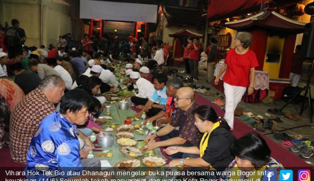 Vihara Hok Tek Bio atau Dhanagun mengelar buka puasa bersama warga Bogor lintas keyakinan,(14/6).Sejumlah tokoh masyarakat dan warga Kota Bogor berkumpul di Vihara Dhanagun Jalan Suryakancana. - JPNN.com