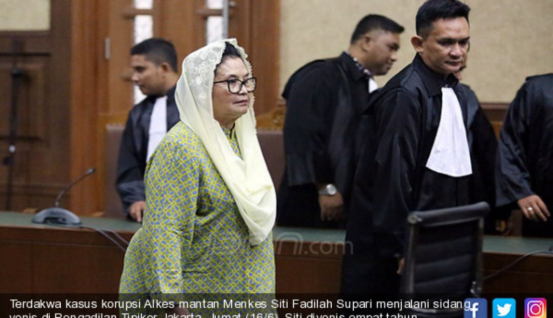 Terdakwa kasus korupsi Alkes mantan Menkes Siti Fadilah Supari menjalani sidang vonis di Pengadilan Tipikor Jakarta, Jumat (16/6). Siti divonis empat tahun penjara, denda Rp 200 juta subsider dua bulan kurungan. - JPNN.com