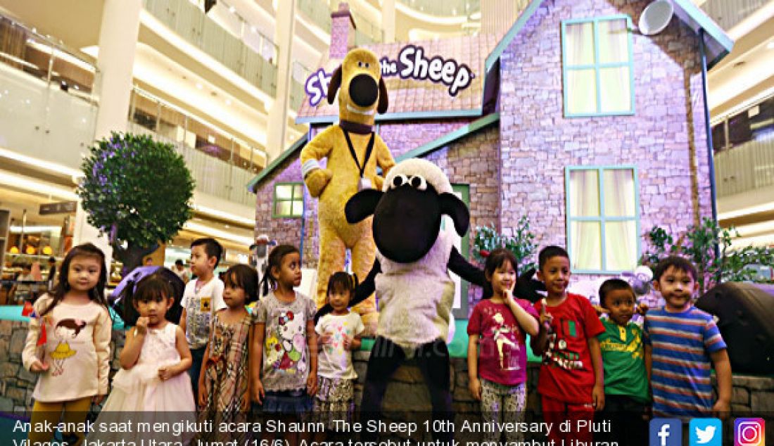 Anak-anak saat mengikuti acara Shaunn The Sheep 10th Anniversary di Pluti Vilages, Jakarta Utara, Jumat (16/6). Acara tersebut untuk menyambut Liburan sekolah dan memeriahkan Festival Jakarta Great Sale 2017. - JPNN.com