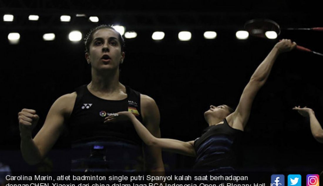 Carolina Marin, atlet badminton single putri Spanyol kalah saat berhadapan denganCHEN Xiaoxin dari china dalam laga BCA Indonesia Open di Plenary Hall JCC, Jakarta, Selasa (13/6). - JPNN.com