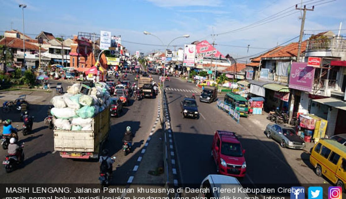 MASIH LENGANG: Jalanan Panturan khususnya di Daerah Plered Kabupaten Cirebon masih normal belum terjadi lonjakan kendaraan yang akan mudik ke arah Jateng atau Jatim, Selasa (20/6). - JPNN.com