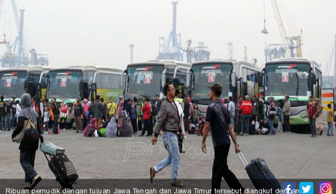 Ribuan pemudik dengan tujuan Jawa Tengah dan Jawa Timur tersebut diangkut dengan 40 bus. - JPNN.com