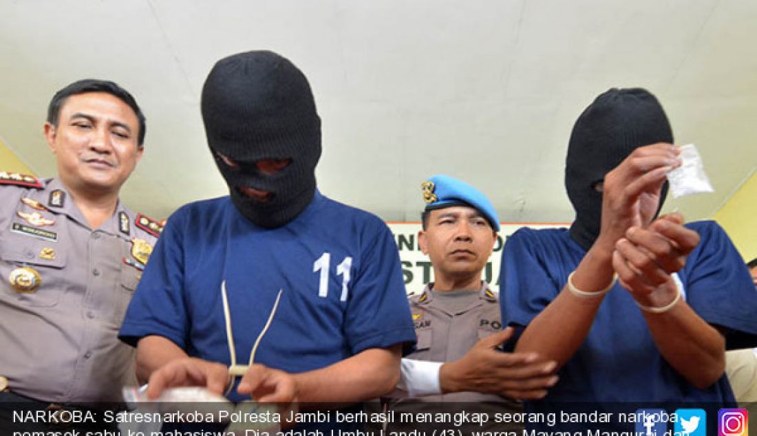 NARKOBA: Satresnarkoba Polresta Jambi berhasil menangkap seorang bandar narkoba pemasok sabu ke mahasiswa. Dia adalah Umbu Landu (43). warga Mayang Mangurai dan Rahmat Hidayat (25) warga Thehok. - JPNN.com