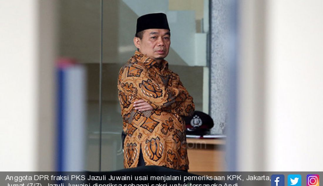 Anggota DPR fraksi PKS Jazuli Juwaini usai menjalani pemeriksaan KPK, Jakarta, Jumat (7/7). Jazuli Juwaini diperiksa sebagai saksi untuk tersangka Andi Agustinus alias Andi Narogong atas kasus korupsi proyek pengadaan e-KTP. - JPNN.com