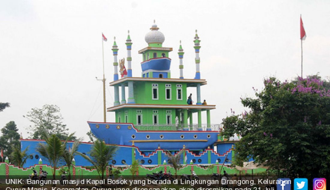 UNIK: Bangunan masjid Kapal Bosok yang berada di Lingkungan Drangong, Kelurahan Curug Manis, Kecamatan Curug yang direncanakan akan diresmikan pada 21 Juli mendatang, Kota Serang, Kamis (6/7). - JPNN.com
