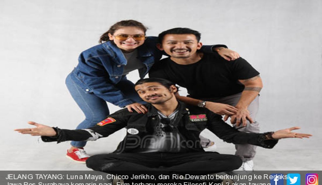 JELANG TAYANG: Luna Maya, Chicco Jerikho, dan Rio Dewanto berkunjung ke Redaksi Jawa Pos Surabaya kemarin pagi. Film terbaru mereka Filosofi Kopi 2 akan tayang mulai 13 Juli mendatang. - JPNN.com