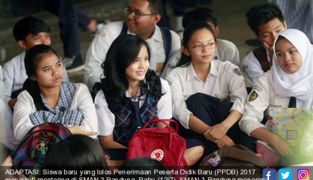 ADAPTASI: Siswa baru yang lolos Penerimaan Peserta Didik Baru (PPDB) 2017 mengikuti mentoring di SMAN 3 Bandung, Rabu (12/7). SMAN 3 Bandung menerima sebanyak 288 siswa pada PPDB 2017. - JPNN.com
