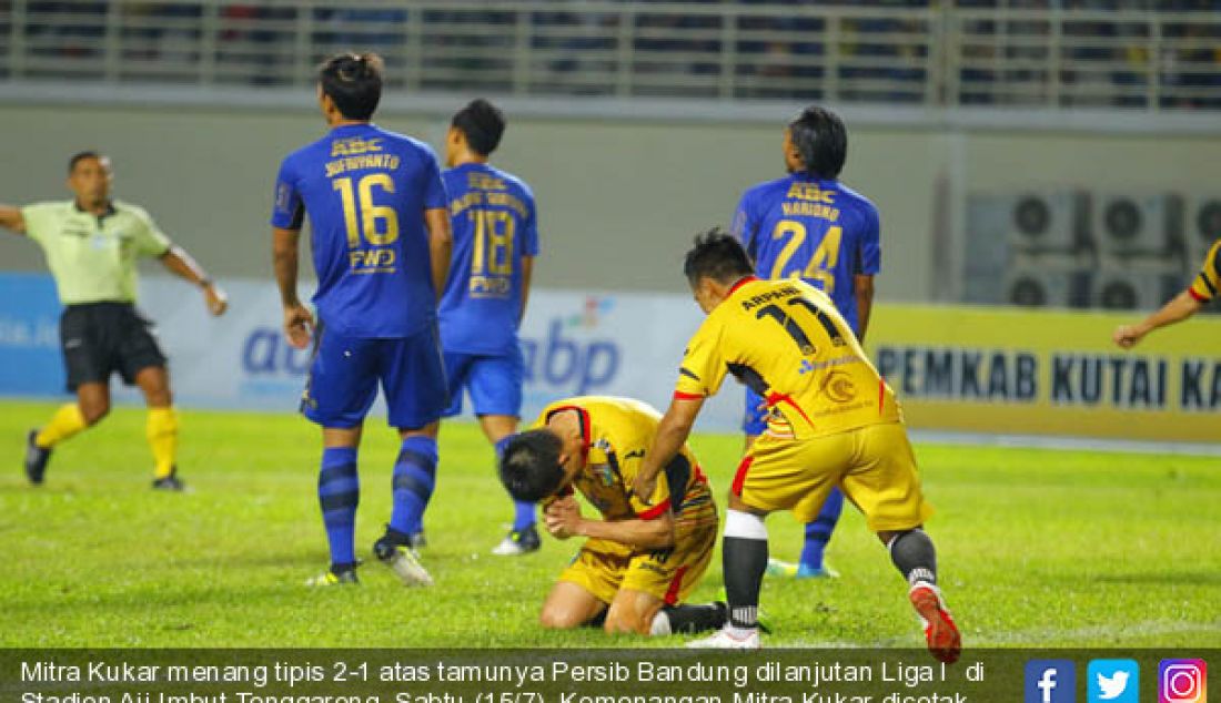 Mitra Kukar menang tipis 2-1 atas tamunya Persib Bandung dilanjutan Liga I di Stadion Aji Imbut Tenggarong, Sabtu (15/7). Kemenangan Mitra Kukar dicetak Marclei (penalty) menit 44 dan In-Kyun Oh pada menit 82. - JPNN.com