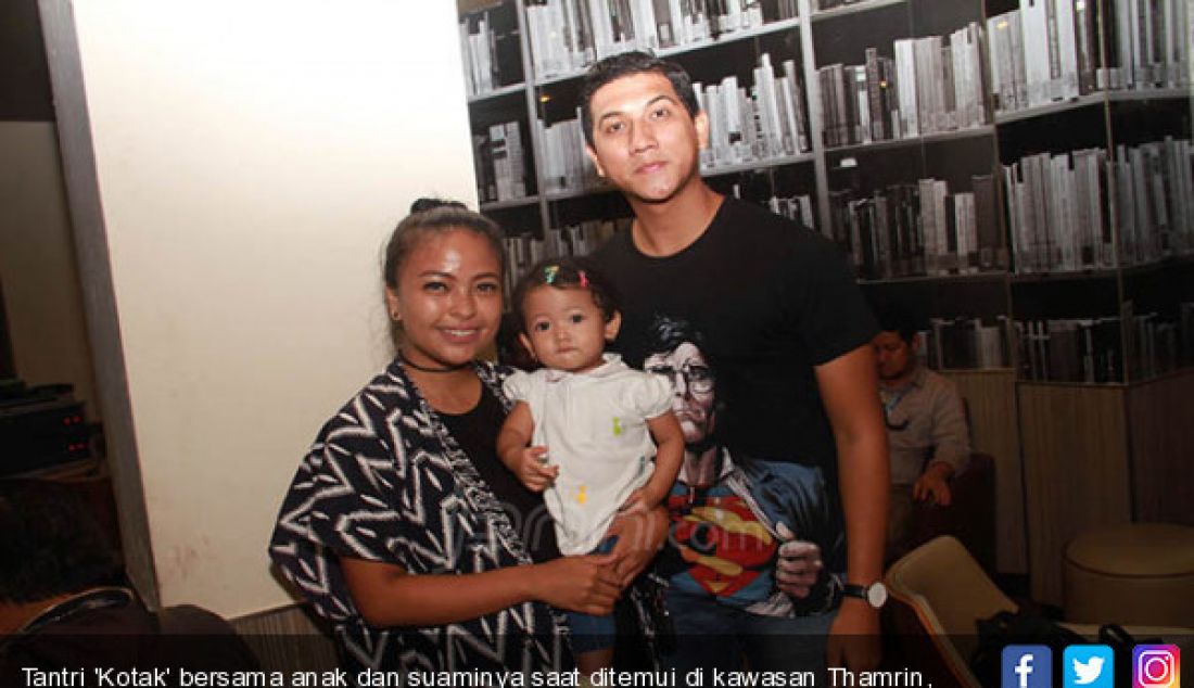 Tantri 'Kotak' bersama anak dan suaminya saat ditemui di kawasan Thamrin, Jakarta Pusat. - JPNN.com