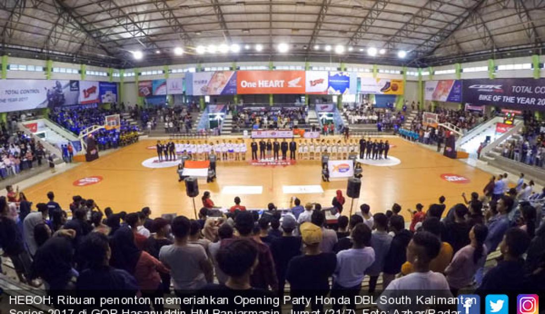 HEBOH: Ribuan penonton memeriahkan Opening Party Honda DBL South Kalimantan Series 2017 di GOR Hasanuddin HM Banjarmasin, Jumat (21/7). - JPNN.com
