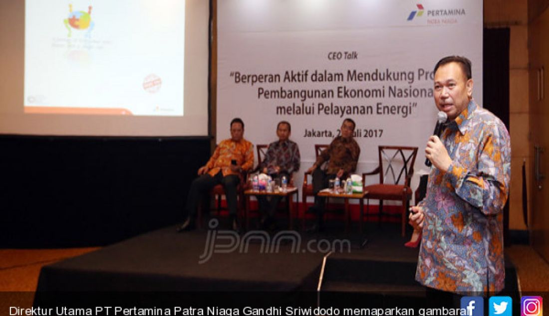Direktur Utama PT Pertamina Patra Niaga Gandhi Sriwidodo memaparkan gambaran umum mengenai kinerja perusahaan di Jakarta, Kamis (27/7). - JPNN.com