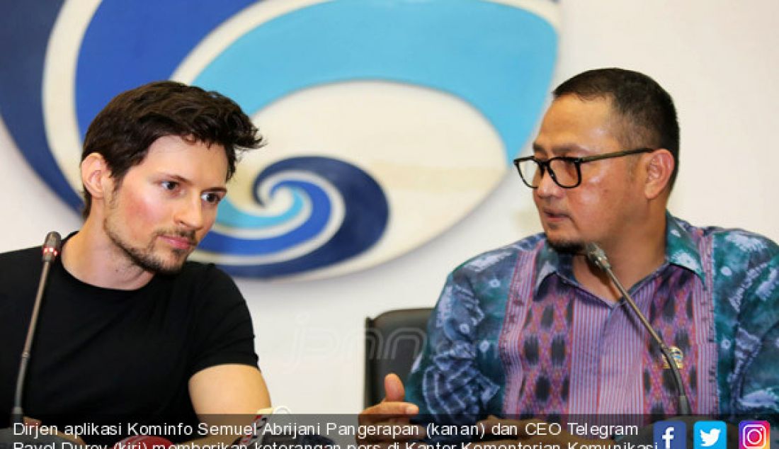 Dirjen aplikasi Kominfo Semuel Abrijani Pangerapan (kanan) dan CEO Telegram Pavel Durov (kiri) memberikan keterangan pers di Kantor Kementerian Komunikasi dan Informatika, Jakarta, Selasa (1/8). - JPNN.com