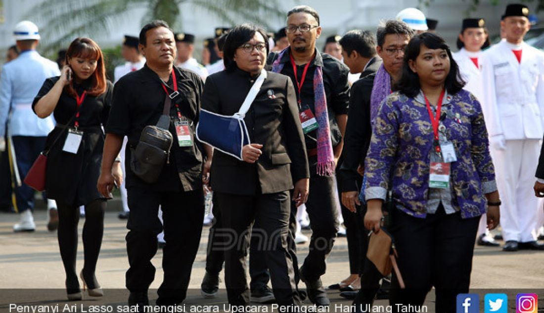 Penyanyi Ari Lasso saat mengisi acara Upacara Peringatan Hari Ulang Tahun Indonesia Ke-72 di Halaman Istana Merdeka, Jakarta, Kamis (17/8). - JPNN.com