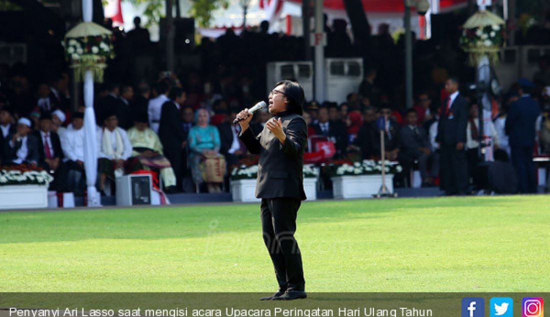 Penyanyi Ari Lasso saat mengisi acara Upacara Peringatan Hari Ulang Tahun Indonesia Ke-72 di Halaman Istana Merdeka, Jakarta, Kamis (17/8). - JPNN.com