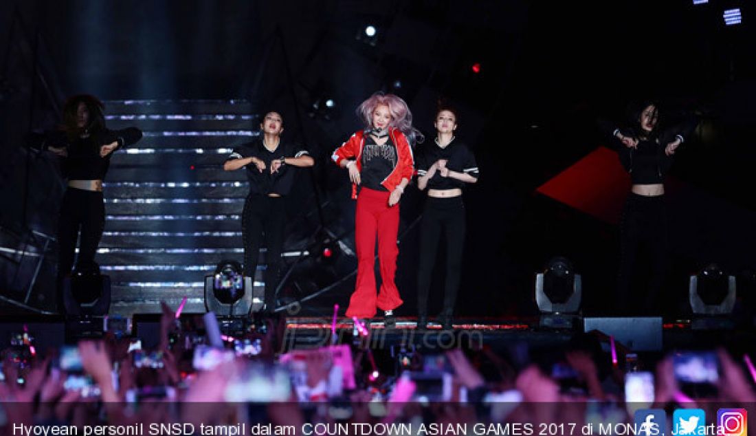 Hyoyean personil SNSD tampil dalam COUNTDOWN ASIAN GAMES 2017 di MONAS, Jakarta, Jumat (18/8). - JPNN.com