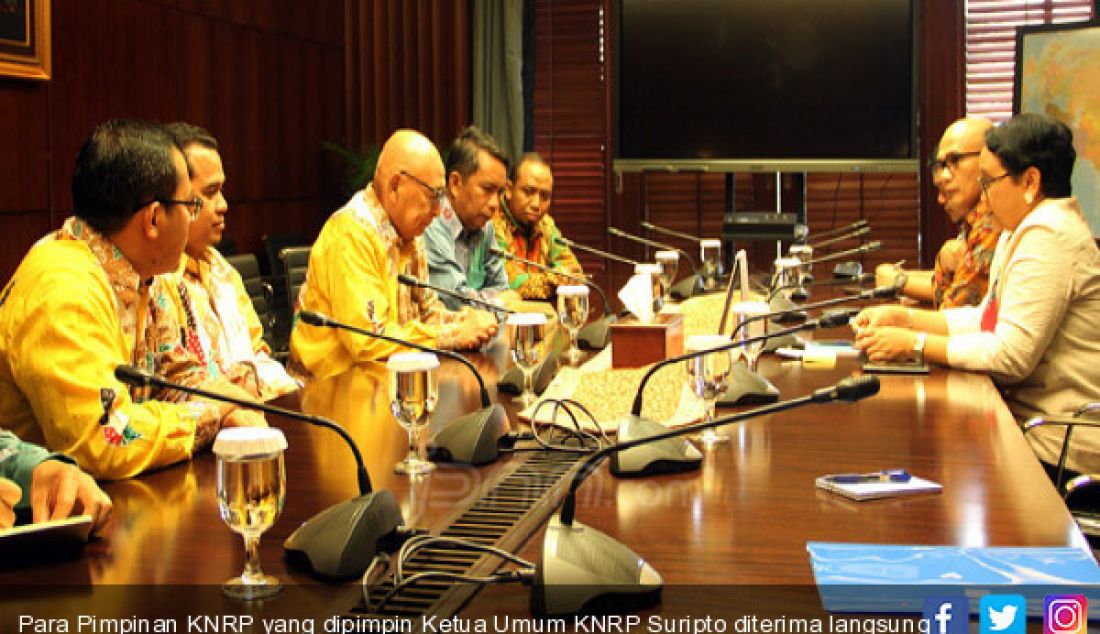 Para Pimpinan KNRP yang dipimpin Ketua Umum KNRP Suripto diterima langsung Menteri Luar Negeri RI Retno Lestari Priansari Marsudi. - JPNN.com